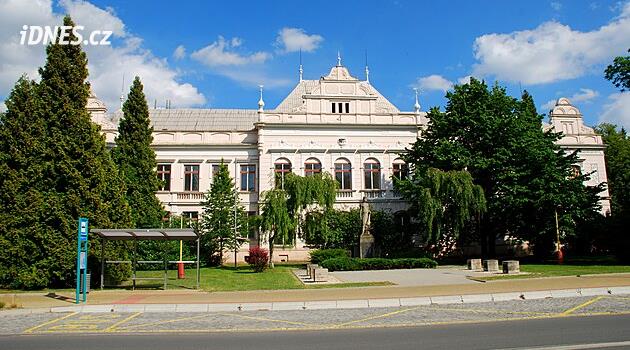 Boş Kopřivnice okulu kütüphane ve apartmanlara dönüşecek