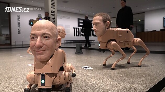 Pozor, koušou svými algoritmy. Děsiví robopsi mají tváře Muska, Kima či Bezose