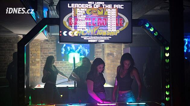 Londra kulüpleri zorluklarla karşı karşıya. Gençler artık sadece içki içmek için dışarı çıkmıyor