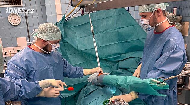 Olomouc'taki doktorlar omuz ameliyatı sırasında hastanın kıkırdağını kullandı