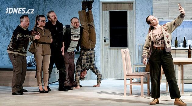 Krobot'un yönettiği yapım aynı zamanda Eskimo Welzel'i de hatırlatıyor.