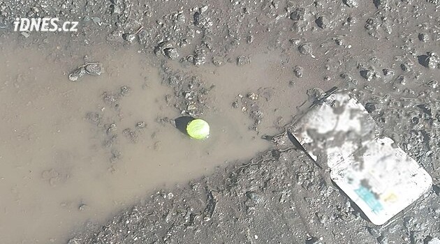 Chlapec se dusil bonbónem. Policisté zkoušeli různé techniky, jak ho zachránit