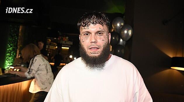 Raper Leo Beránek napadl v Bohnicích pacienta baterií, kterou vytrhl z umyvadla
