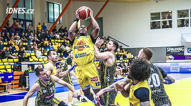 Maxa NBL: Ústí'deki Opava basketbolcularına 17 üçlük yeterli değildi