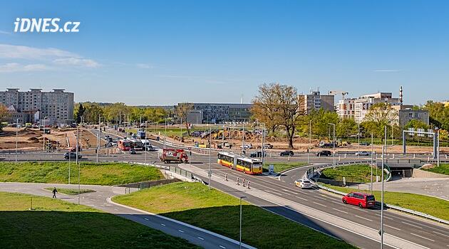 Hradec Králové'deki Mileta kavşağı yeniden inşanın ardından faaliyete geçti, toplu taşıma buraya geri döndü
