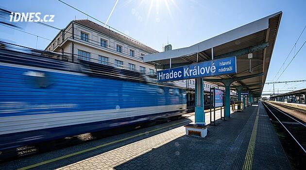 Hradec Králové'deki 10 milyar dolarlık tren istasyonunun modernizasyonuna başlandı