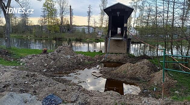 Ohři üzerindeki eşsiz yaya köprüsünün yeniden inşası devam ediyor, finansmanı Kynšperk üstleniyor