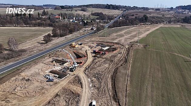 U Žalmanova roste D6, kvůli tvrdému podloží používají velká pikovací kladiva