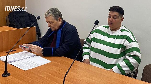 Pilsen'de benzin istasyonunda sahte soygun: Kadına 3 yıl hapis