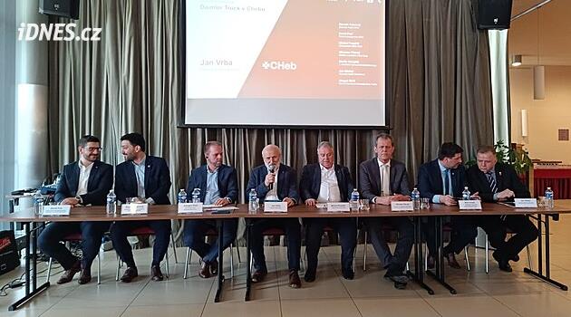 Cheb'de Daimler Kamyonu: Şirket ortalamanın üzerinde maaşlar vaat ediyor