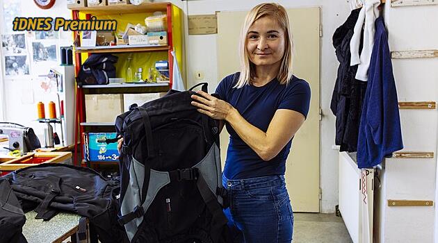 Kultovní výbava horalů. České batohy vyrábějí ručně, inovovat nepotřebují