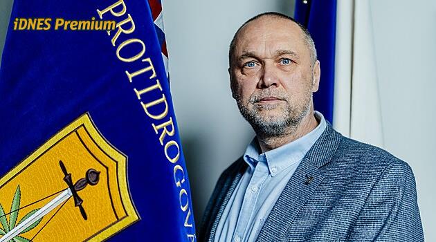 Prodej drog jako zvrácený geocaching. Koks zlevňuje a válcuje Česko, líčí Frydrych