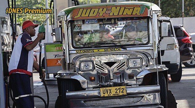 Spí v autech, nejedí maso. Krize kvůli válce nutí Filipínce utahovat opasky víc a víc