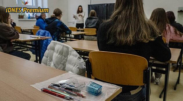 Seděli vedle sebe a opisovali. Žáci si stěžují na podvody u přijímacích zkoušek