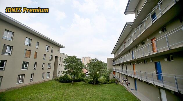 Vypadli i důchodci a samoživitelky. Na podporu bydlení jsou všichni příliš bohatí