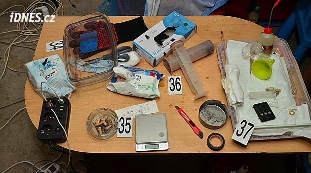 Kriminal soruşturmacılar 22 kişi hakkında uyuşturucu üretimi ve satışıyla ilgili dava açılmasını önerdi