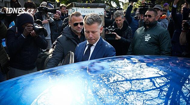 Budu jezdit škodovkou, oznámil Magyar. Jeho superb se proslavil už v kampani