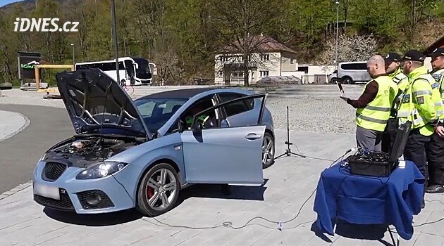 Polis dikkatini motosiklet turuna çevirdi, mobil gürültü ölçüm cihazı var