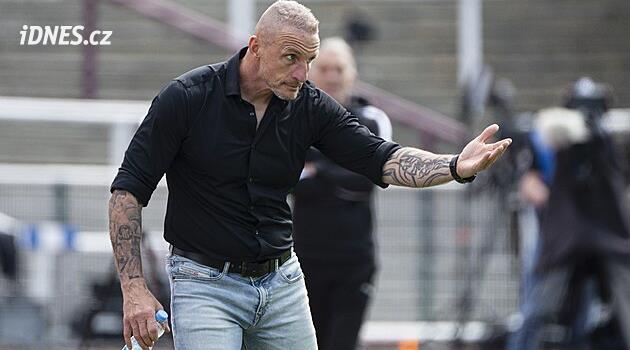 Potrestaný Šustr fandil v kotli, dorazily i legendy. A návrat Dukly? Složité, míní Rada