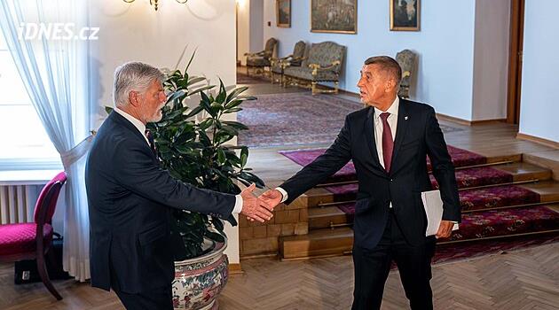 Prezidenta rozladilo, jak se Babiš zpozdil. Nejsem Pavlův podřízený, řekl premiér