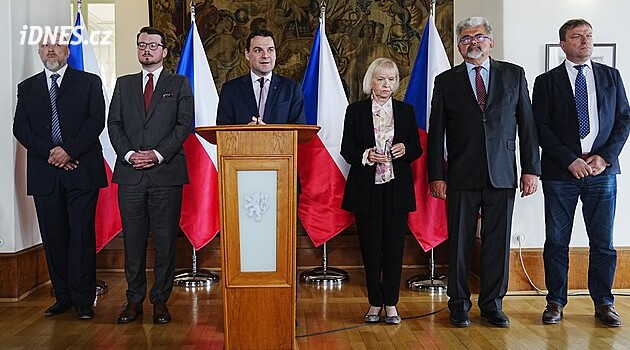 Filipi i Forejt. Macinka ukázal svůj poradní tým, jedno jméno v něm nečekaně chybí