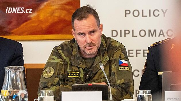 Hlavní hrozbou je Rusko. Nesmíme strkat hlavu do písku, varoval Řehka