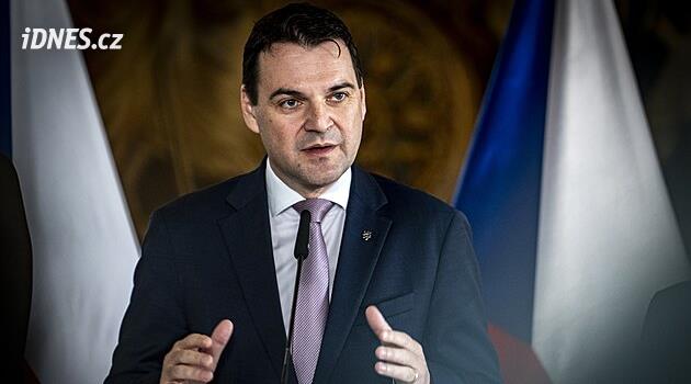 Nová debata Václava Moravce: potíže na startu, pak Macinka hájil sebe i Klempíře