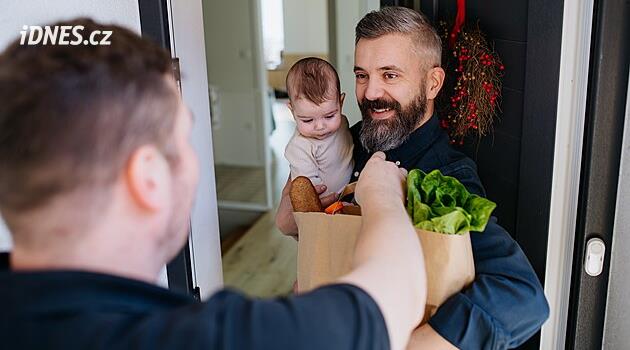 Trend online nákupů potravin táhnou mladé rodiny. Využívá je už třetina domácností
