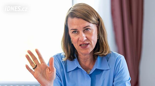 Hotovo. Úřad vlády navzdory kritice i stávce převedl agendy pod ministerstva