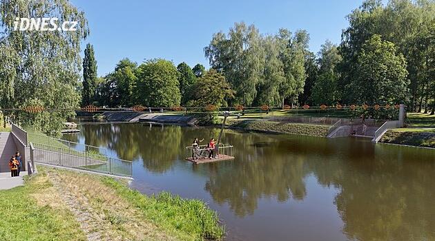 Budějovice, Little Weir'de self servis feribot inşa edecek
