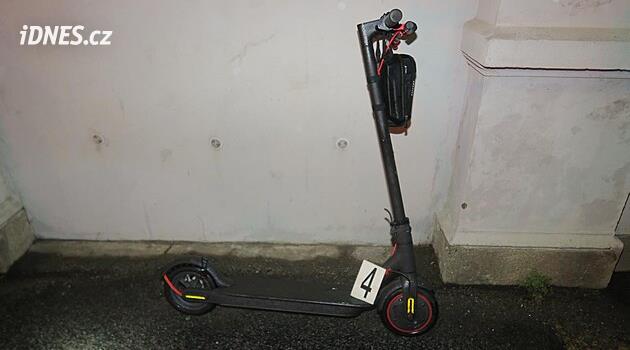 Jablonec'te elektrikli scooter kullanan bir adam yola düşerek hayatını kaybetti
