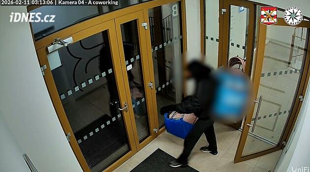 Brno'da karmaşık hırsızlıklar: Hırsız kurye maskesi taktı