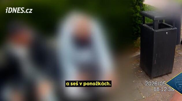 Brno'da bir hırsız pahalı spor ayakkabılarını çaldı ama sonra kendini ifşa etti