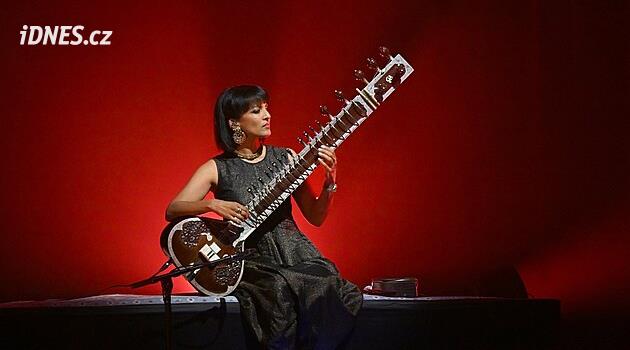 Prag Sesleri Lenka Dusilová veya Anoushka Shankar'ı teklif edecek