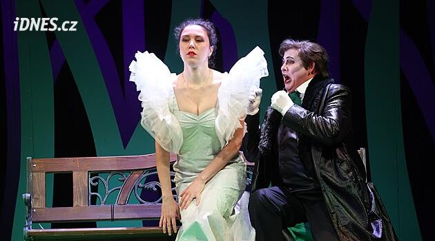 Ostrava'daki Moravya-Silezya Ulusal Tiyatrosu eşsiz opera The Player'ı sunuyor