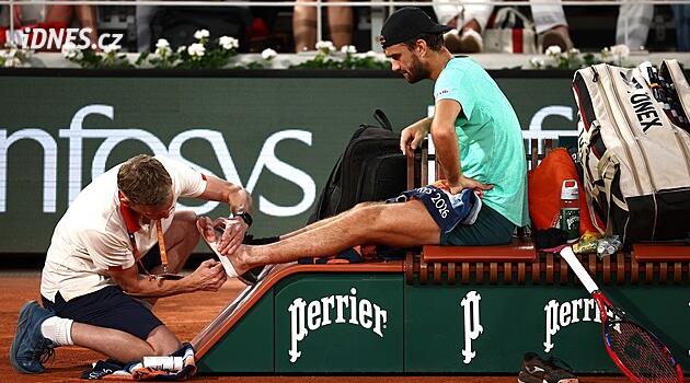 Tenista Macháč má trhlinu v noze. Rád by stihl travnatou sezonu a Wimbledon