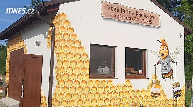 Borka'da bir hırsız, arı evinin yakınında bulunan arı kovanı uzantılarını çalıyordu