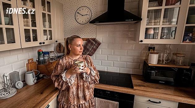 České Budějovice'deki bir apartman bloğunun yeniden inşası, kır evlerinin atmosferinden yararlandı