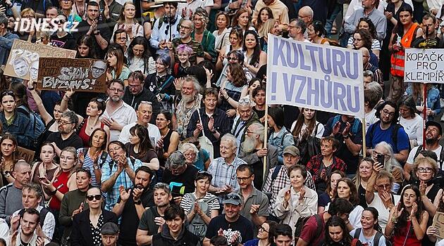 Milion chvilek znovu vyrazí do ulic za veřejnoprávní média. Vládě donese petici
