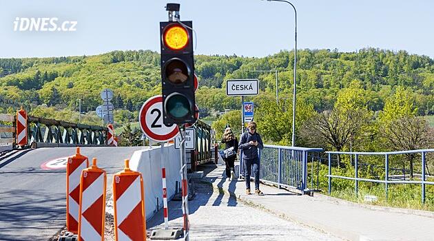 Česká ve Lelekovice yakınındaki acil durum köprüsü: Üzerine geçici bir yapı inşa ettiler