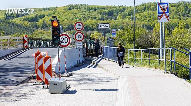 Jeden most je provizorní, druhý na hranicích úplně zavřený. Silničáři už mají plán