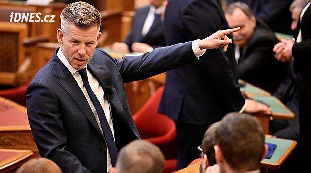 Magyar, Fidesz'li politikacıların kıdem tazminatını bir yetimhaneye gönderecek. Orbán vazgeçmeyi reddediyor