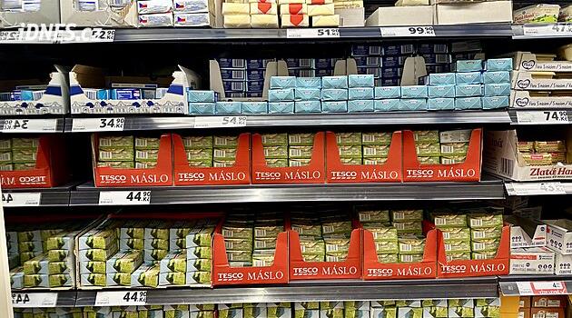 Konec drahého másla: Dvacka za kostku je nový standard. Kdo prodává nejlepší?