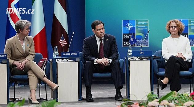 Není to trest. Rubio vysvětloval spojencům Trumpovy šachy s vojáky v Evropě