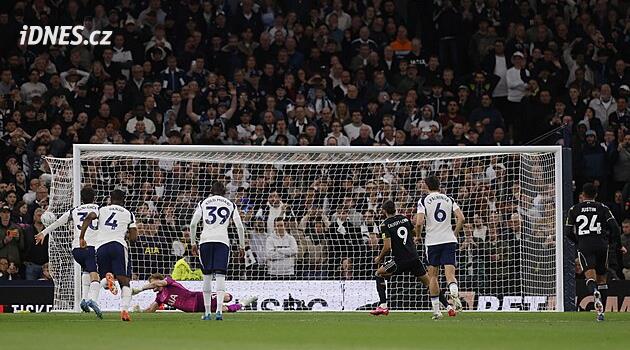Tottenham – Leeds 1:1, Kinský de kuraya katkıda bulundu