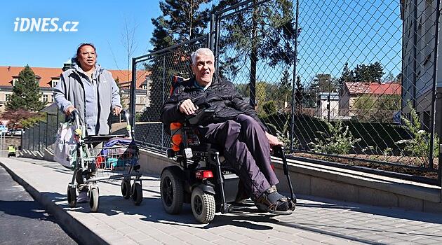 Trutnov hastanesindeki onarımlar bitti, yaya yolu artık engelsiz