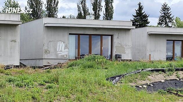 Úředníkovy černé stavby. Zastupitelé mu vstříc nevyšli, územní plán nemění