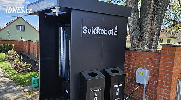 Automaty se už objevují i na hřbitovech. Nově své služby nabízí také Svíčkobot