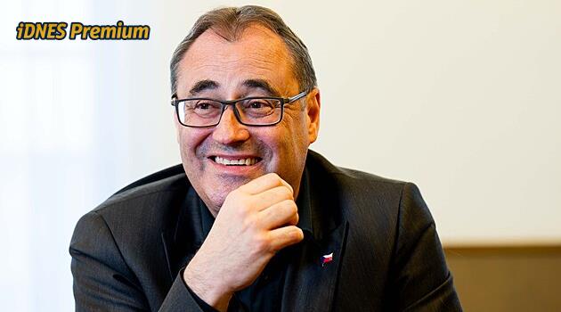 Šťastný si ze své firmy vyplatil miliony. Členové vlády v majetkovém přiznání uvedli dluhy i nákupy hodinek