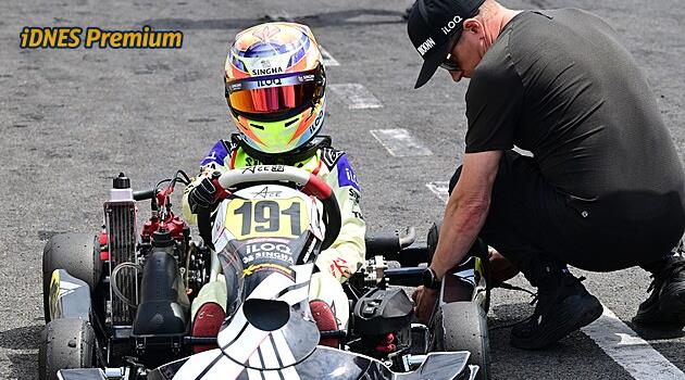 Eski F1 pilotu Kimi Räikkönen Třinec'teki piste geldi